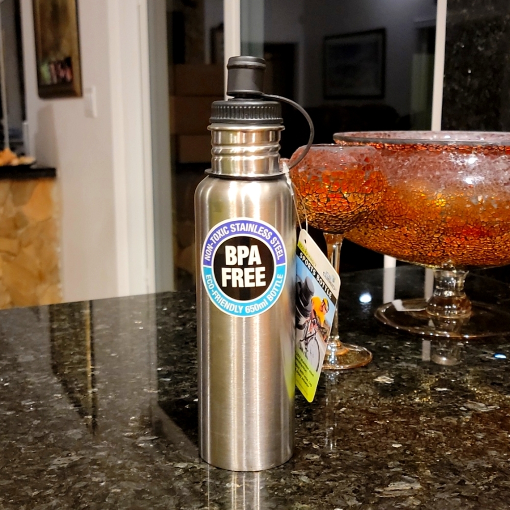 ICE CUBED ECO- FRIENDLY SPORTS BOTTLE 650ml. NWT SALE